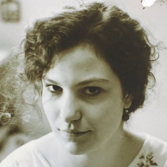 Meet your Posher, Jennie - Picture 1 of 2